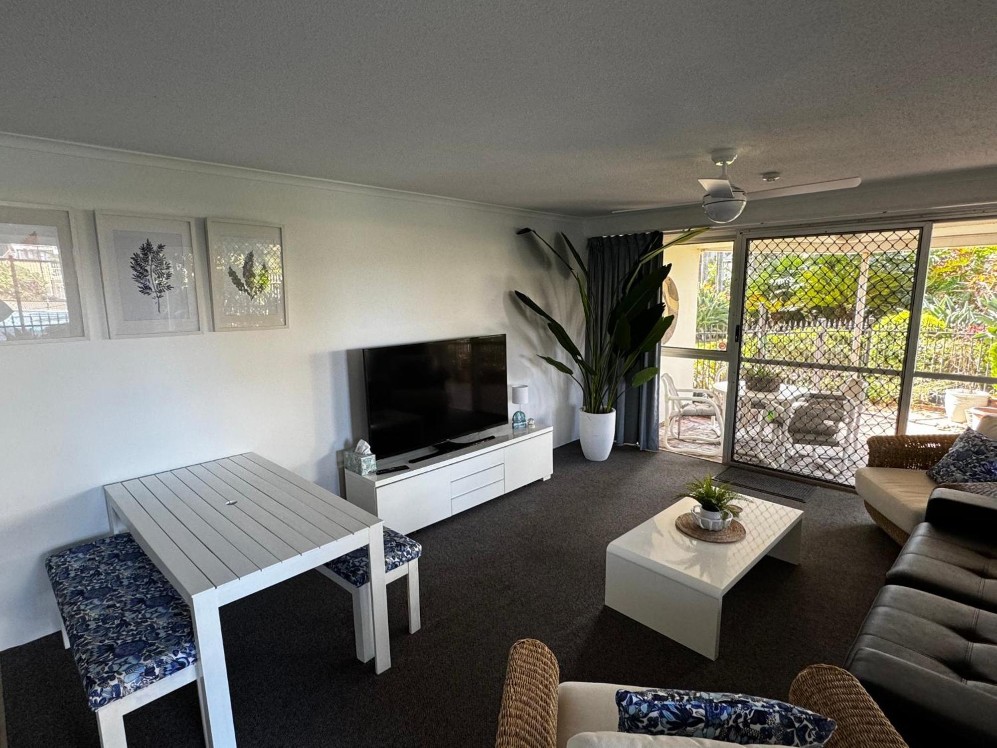 Surfers Beachside Retreat Apartment *